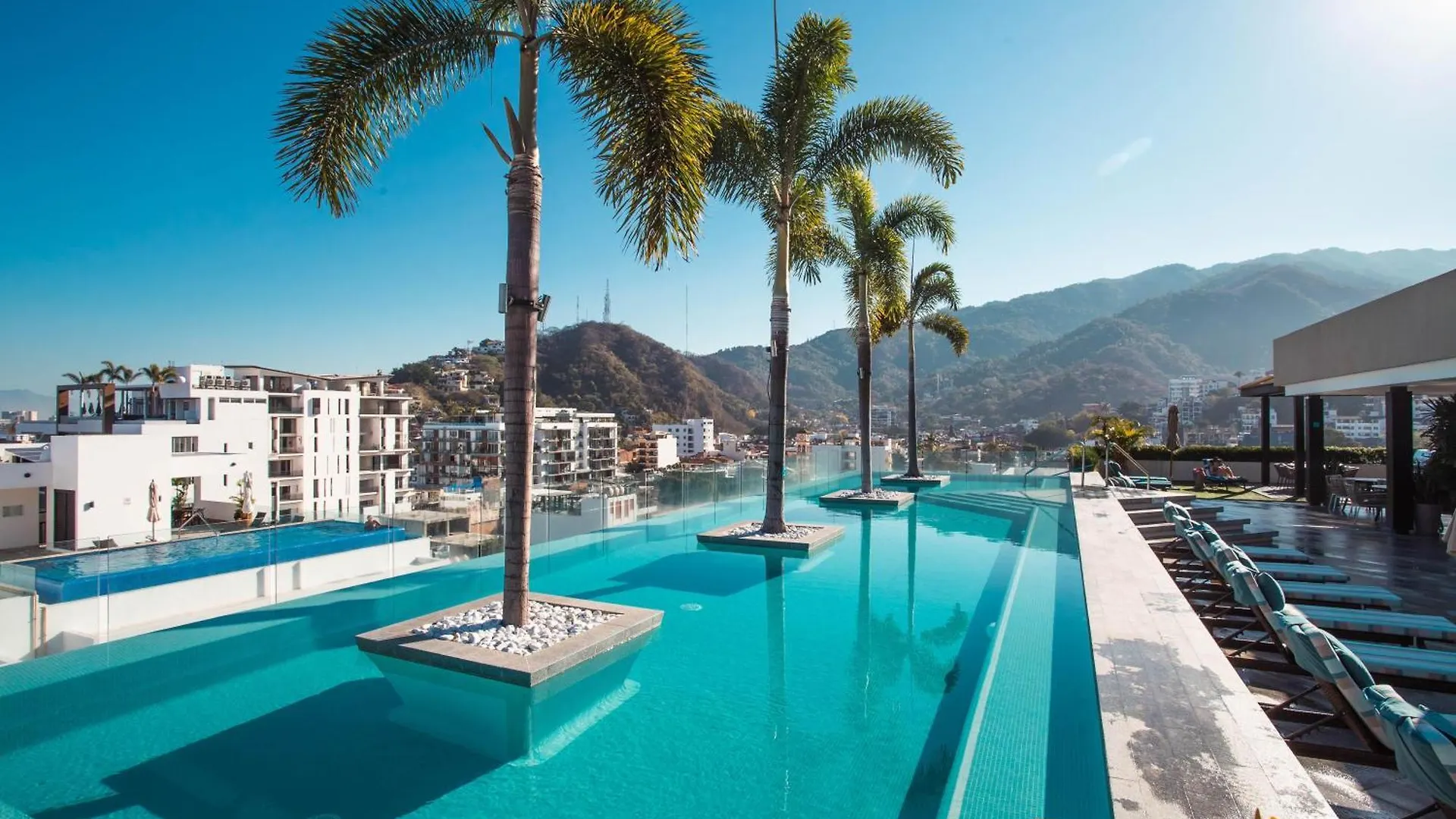 Featured On Hgtv, Mountain Views, Rooftop Pool At Zenith In Old Town location
